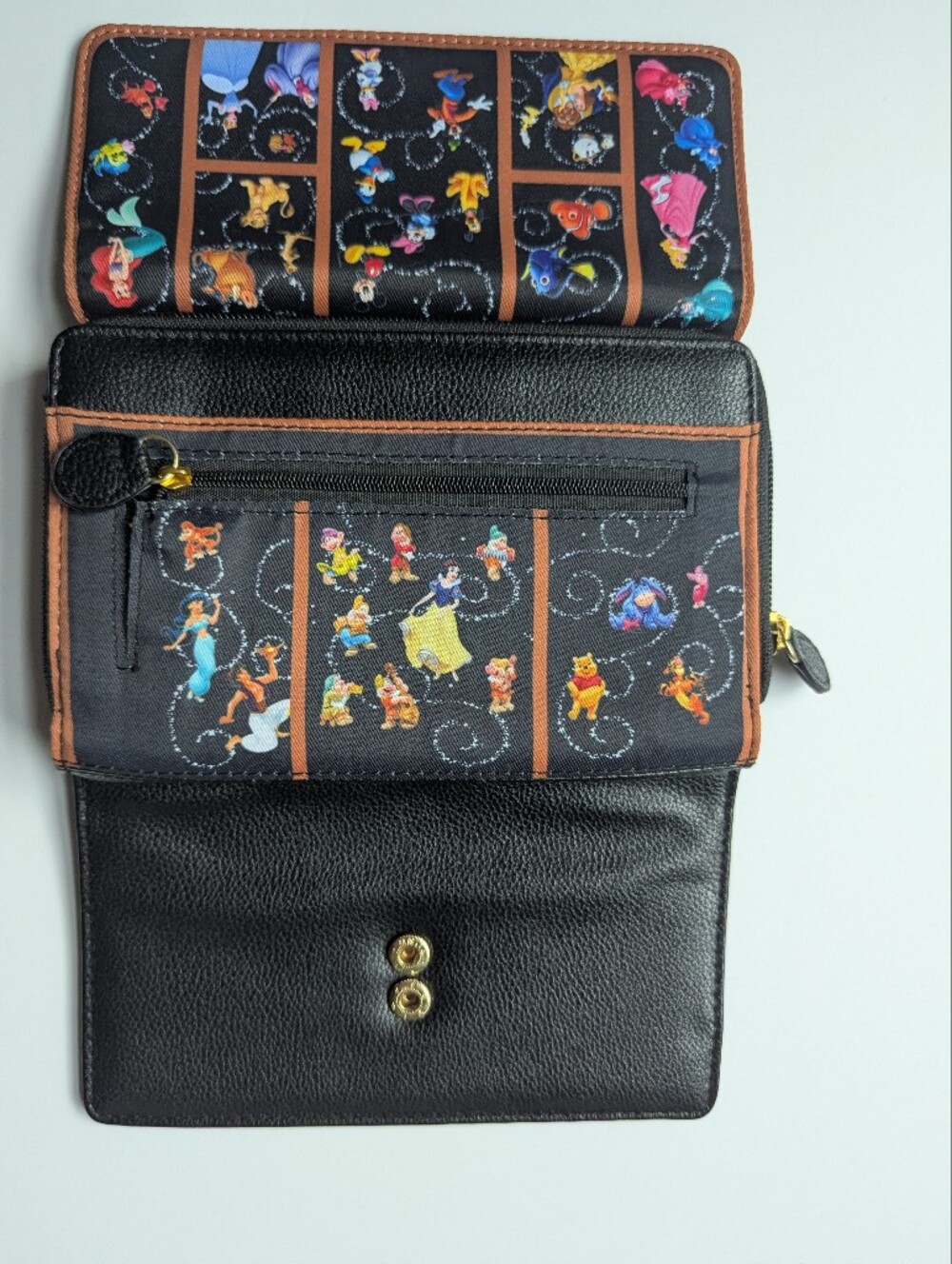 Disney Bradford Exchange Ultimate Magic Character Collage Trifold Wallet 2018 - Picture 3 of 5